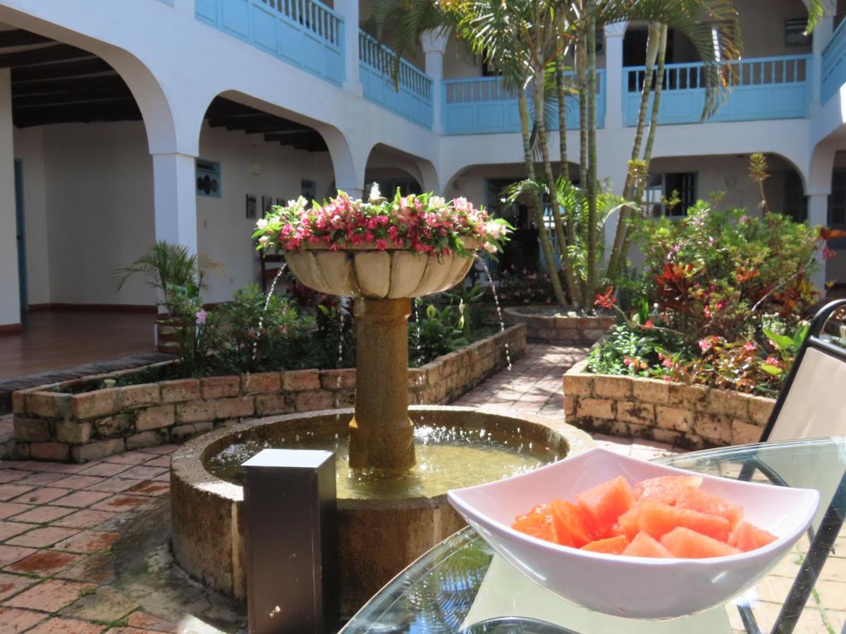 Aqua Vitae Hotel 莱瓦镇 外观 照片